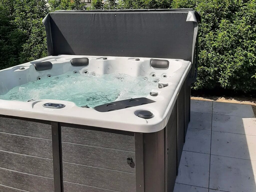 Fox spa jacuzzi met water en massagejets